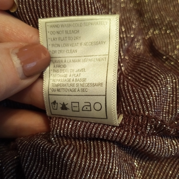 Cupcakes and Cashmere metallic plum v-neck top size small - Picture 8 of 8